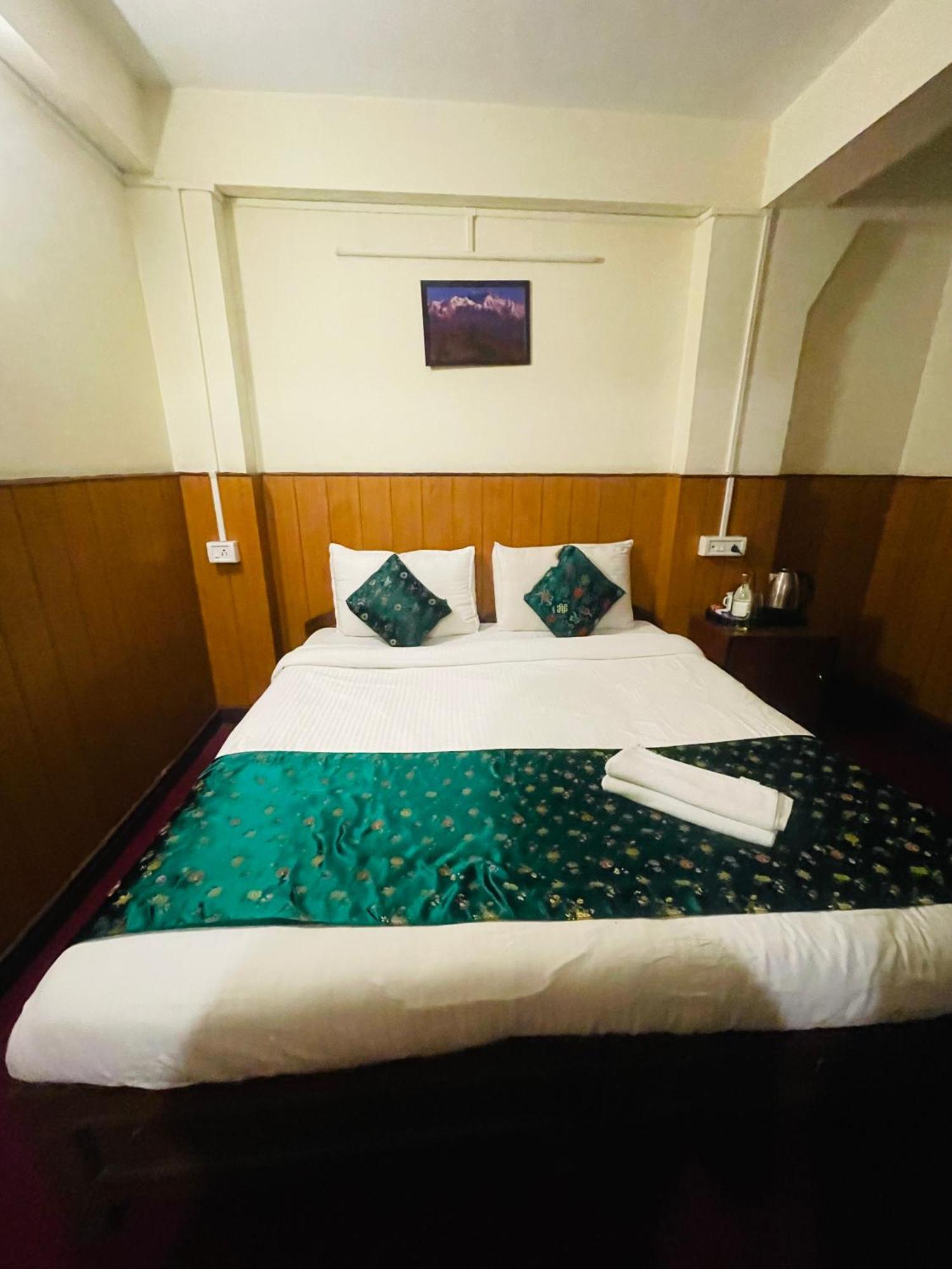 Hotel Palm Street Near Taj アーグラ エクステリア 写真