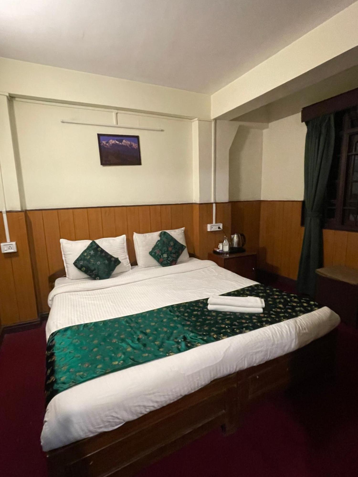 Hotel Palm Street Near Taj アーグラ エクステリア 写真