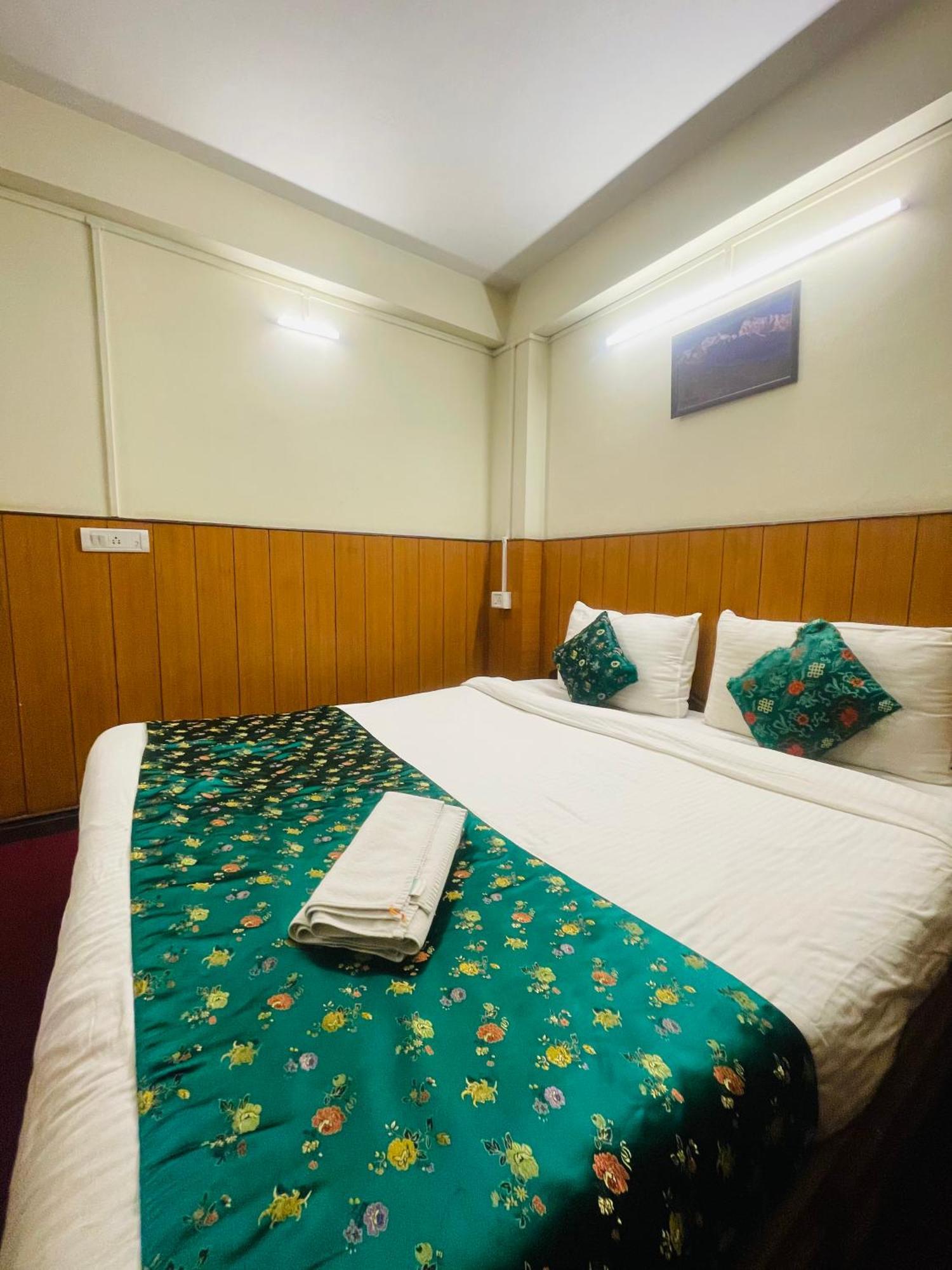 Hotel Palm Street Near Taj アーグラ エクステリア 写真